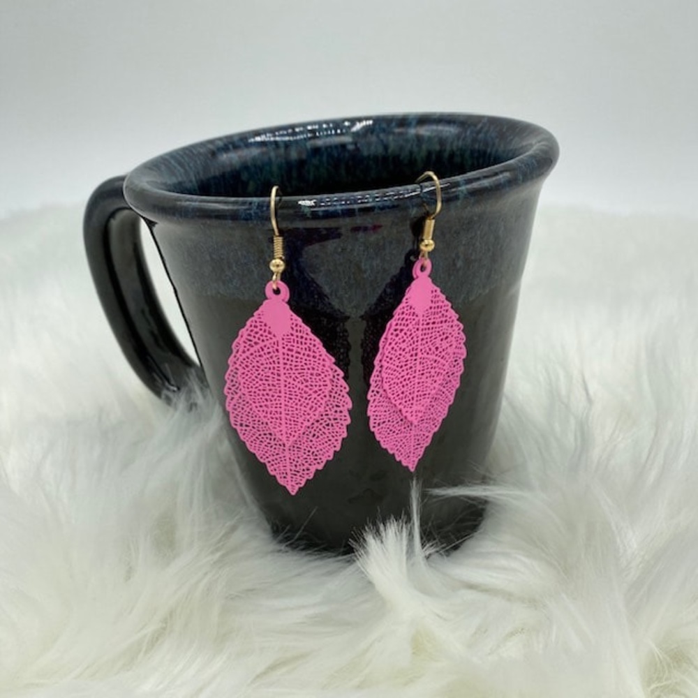 PINK DOUBLE LAYER LEAF FILIGREE EARRINGS